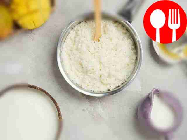 Сварите рис: промытый рис поместите в...