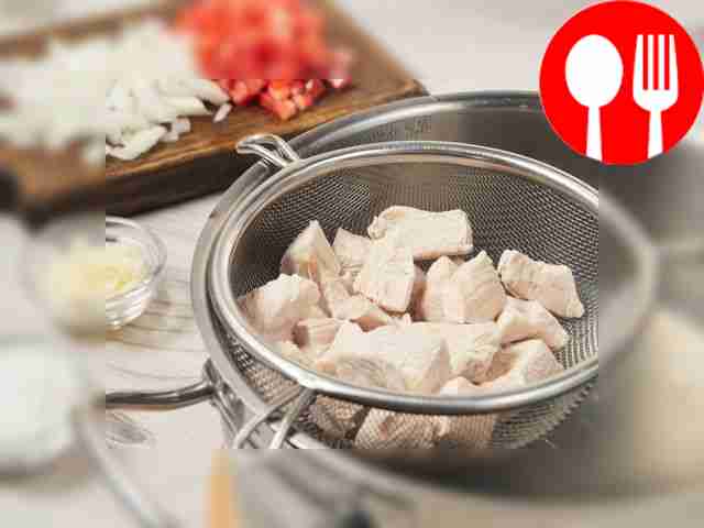 Подготовьте мясо. Отварите индейку в воде до...