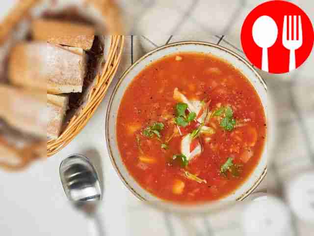 Прежде чем подать, посыпьте харчо из индейки...