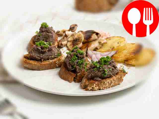 Багет с солеными груздями