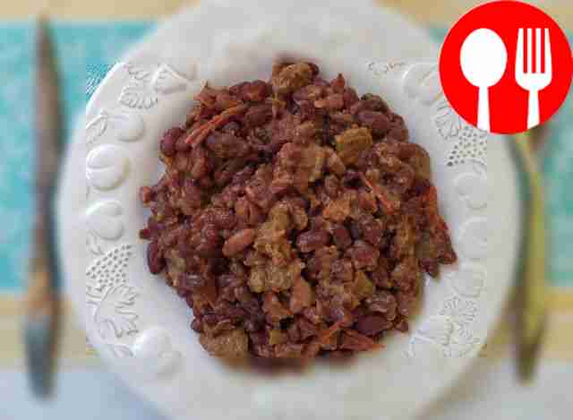 Телятина с красной фасолью и помидорами