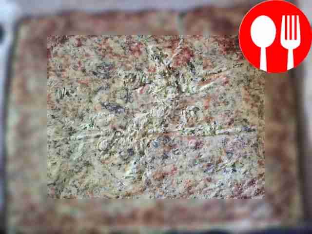 Остывший кабачковый корж покройте слоем смеси...