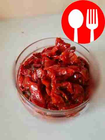 Вяленые помидоры с петрушкой и базиликом