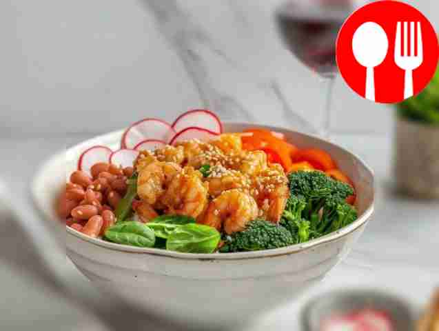 Классическое поке с креветками и рисом