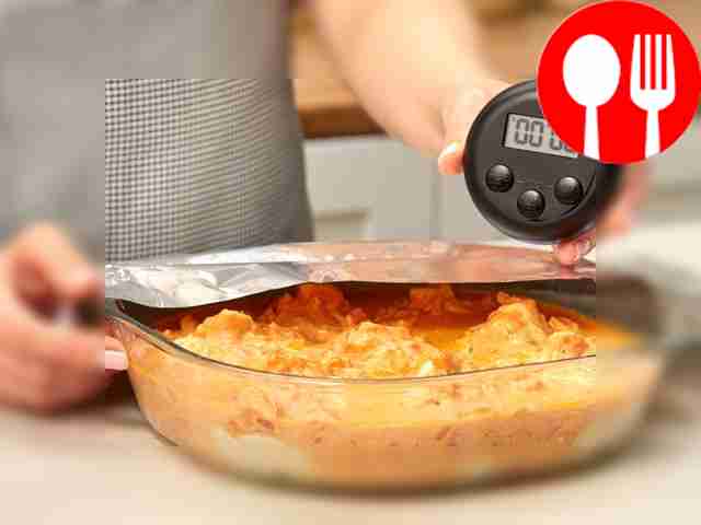 Запеките хинкали: выложите их в смазанную...