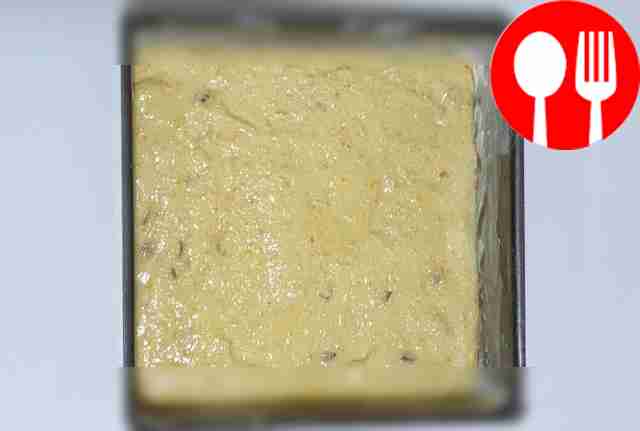 Застелите противень пергаментом и вылейте на...