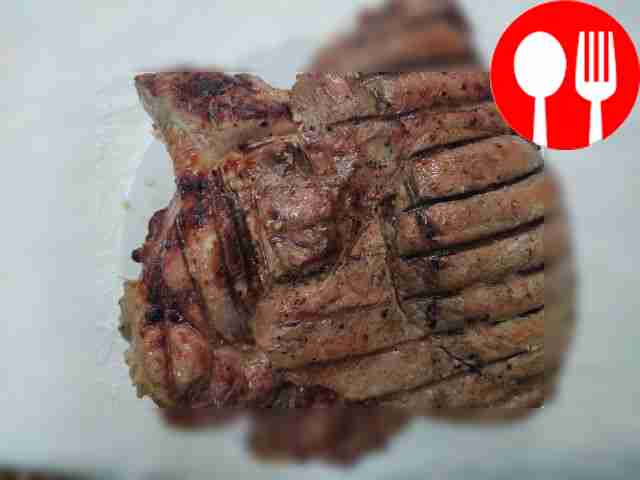 Ароматный и сочный свиной стейк на гриле