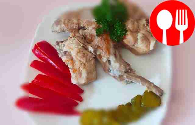 Сочный кролик в сметанно-чесночном соусе