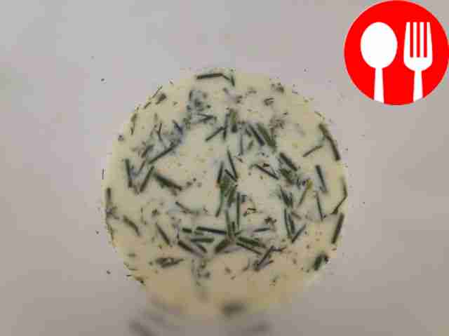 Приготовьте соус: всыпьте в чашу 400 г...