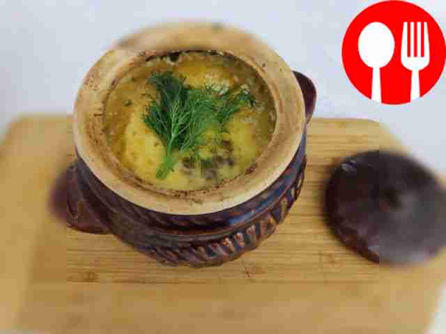 Подавайте жаркое в горшочках, сверху украсьте...