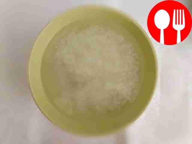 Промытый рис залейте кипятком, накройте...