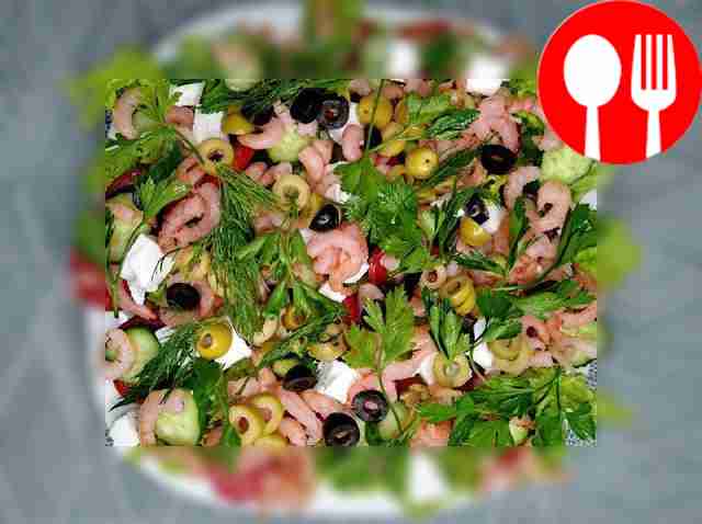 Легкий и витаминный салат из креветок с овощами