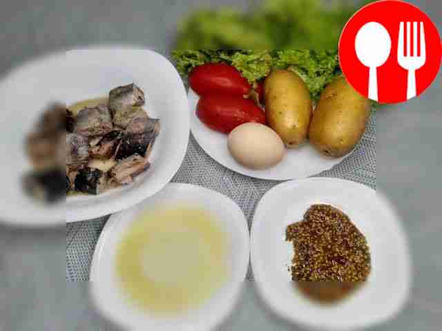 Сварите картофель и очистите его от кожуры....