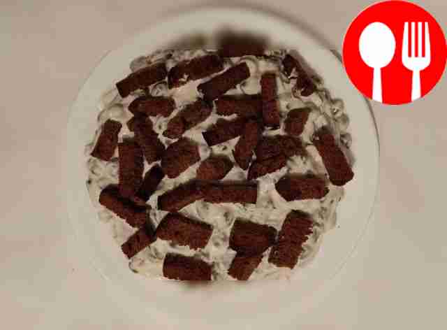 Мечтательный салат «На траве дрова»