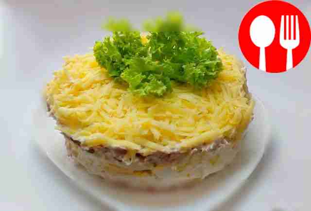 Вкусный салат с тунцом и кукурузой