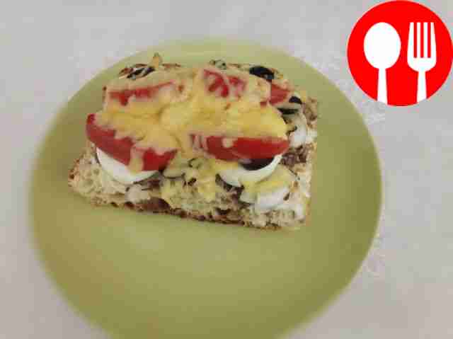 Необычная пицца с тунцом в чиабатте