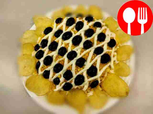 Легкий салат с печенью трески