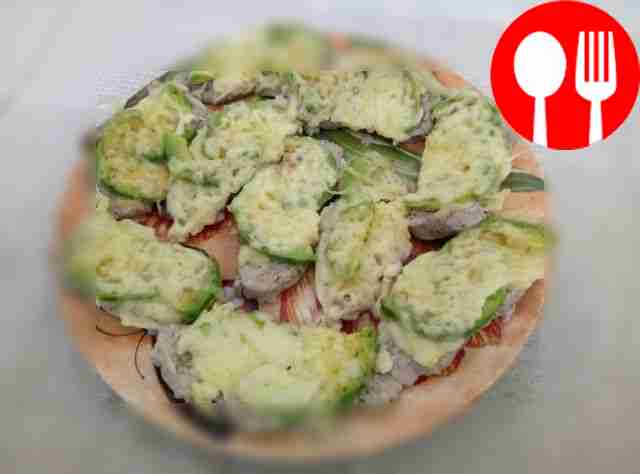 Свиной эскалоп с авокадо под сырной корочкой