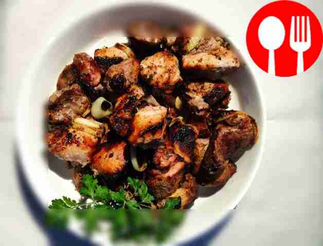 Свиной шашлык, маринованный в киви