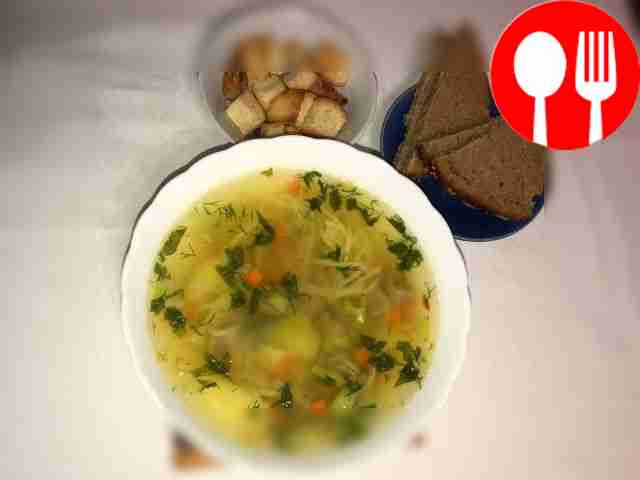 Легкий куриный суп с желудками