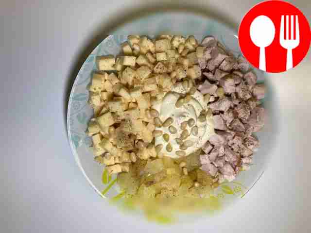 Смешайте кедровые орешки с майонезом и...