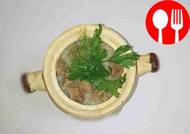 Сочная телятина с рисом в горшочках