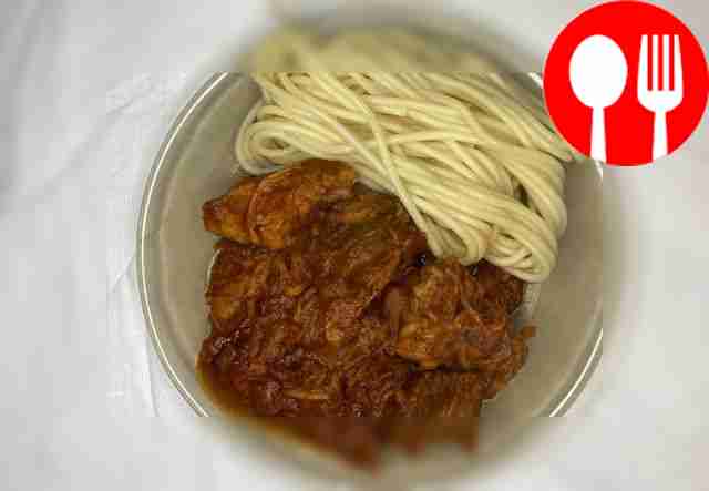 Спагетти со свининой, тушеной с пекинской капустой