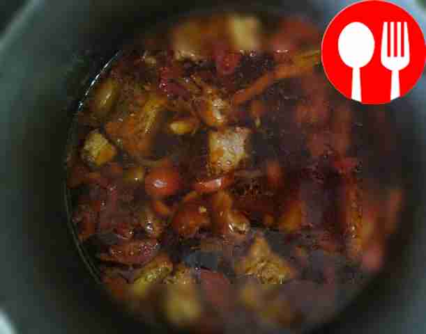 Залейте казан водой до полного покрытия...