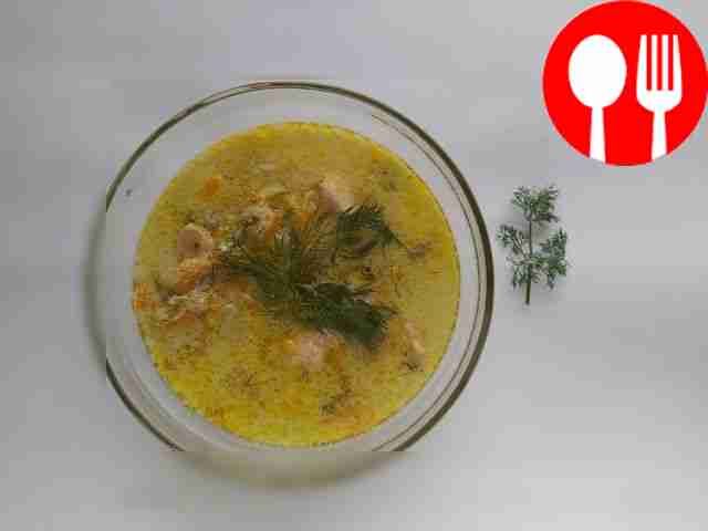 Белый суп с красной рыбой