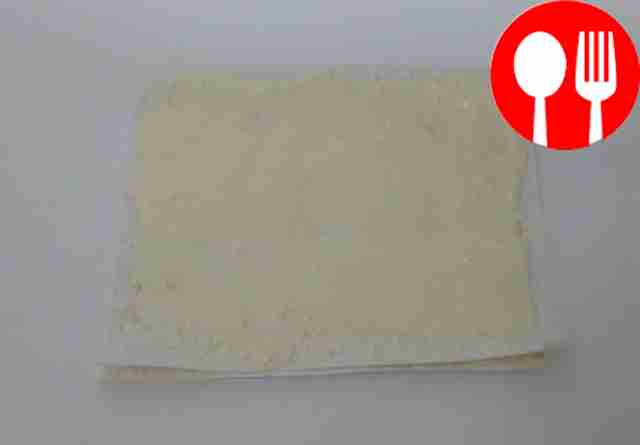 Раскройте лист лаваша и равномерно...