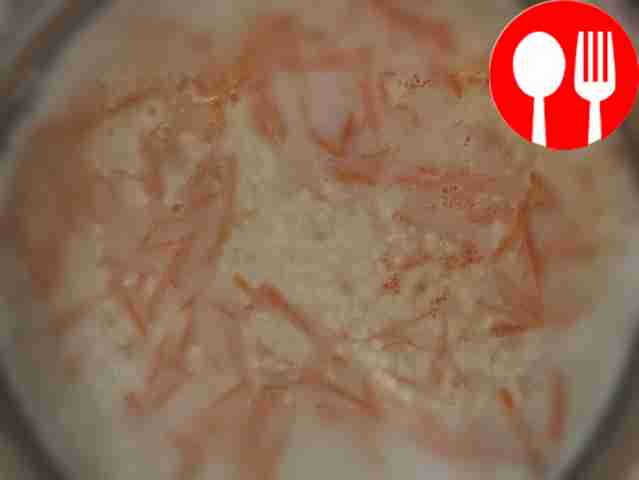 Доведите воду до кипения, всыпьте рис и варите...