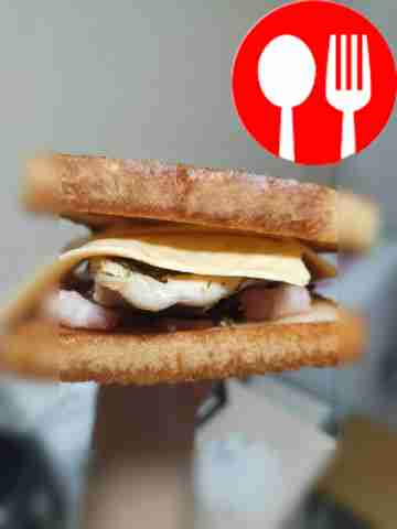 Горячий сытный сэндвич