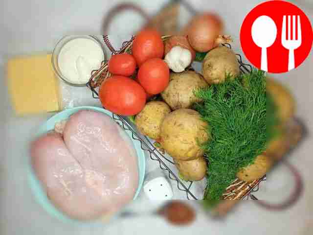 Помойте помидоры, картофель и лук. Очистите от...