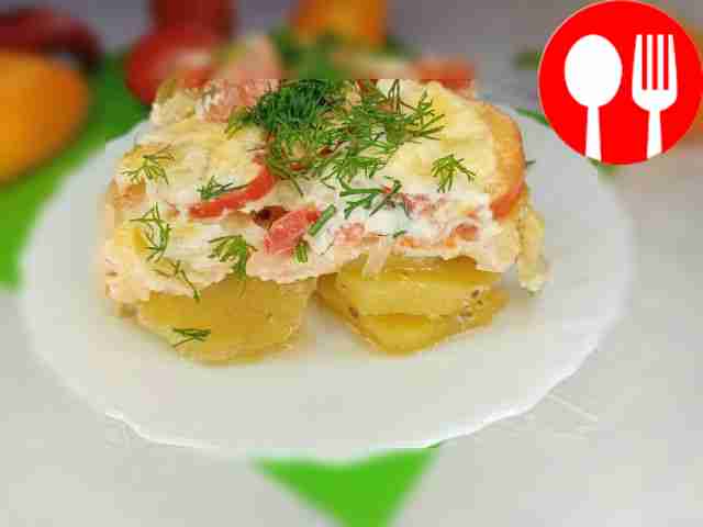 Подавайте блюдо на плоской тарелке, разрезав...