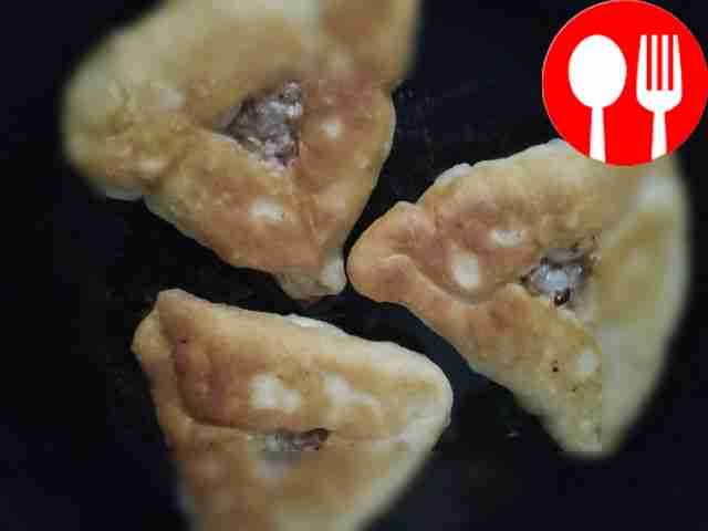 Самса с говяжьим фаршем и луком