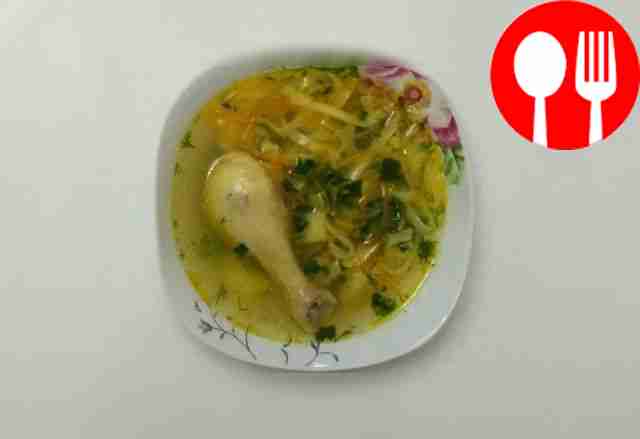 Куриный бульон с яичной лапшой