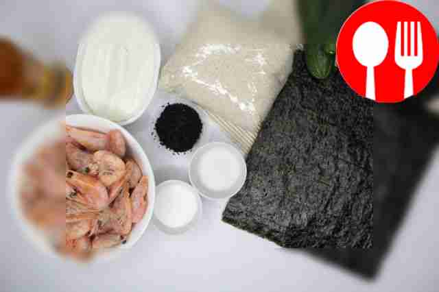 Промойте авокадо холодной водой, разрежьте на...