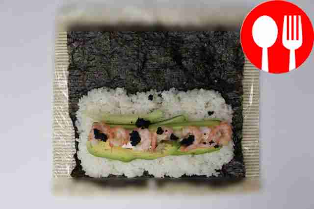 Оберните бамбуковый коврик пищевой плёнкой....