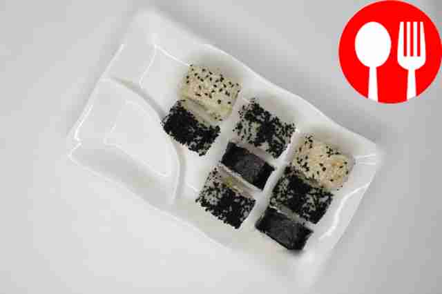 Подавайте домашние роллы как холодную закуску...