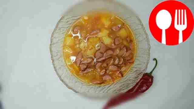 Быстрый и сытный суп с охотничьими колбасками