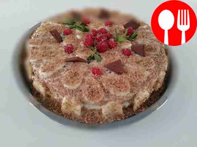 Торт-мороженое с кусочками банана