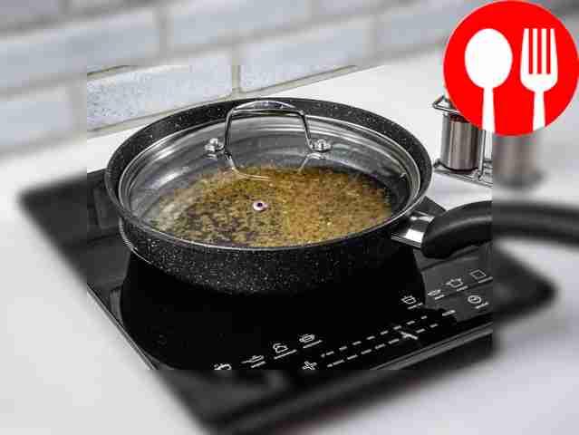 Залейте булгур водой в пропорции 1:2, посолите...