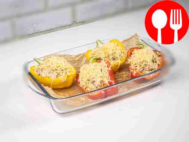 Наполните перцы приготовленной начинкой и...