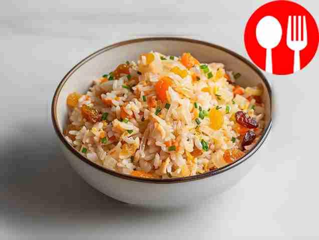 Пряный рис с курагой и изюмом в казане