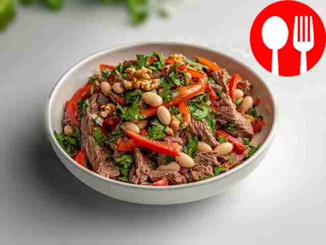 Салат с говядиной, фасолью и хмели-сунели