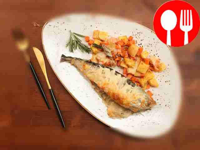 Скумбрия запеченая с картофелем