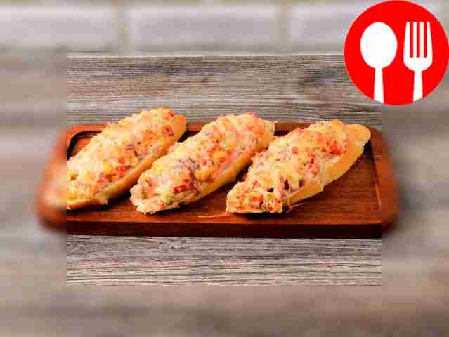 Брускетта с ветчиной и сыром