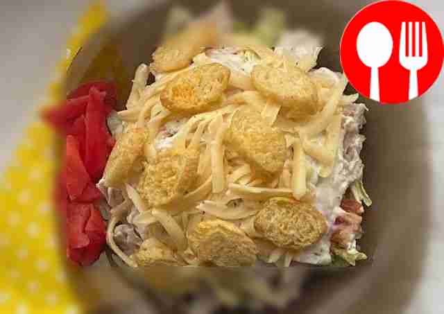 Быстрый салат с плавленым сыром и куриной грудкой