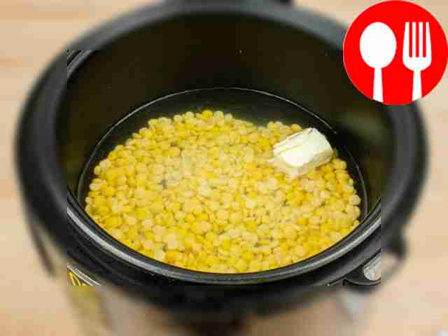 К гороху в мультиварке добавьте 200 мл воды и...