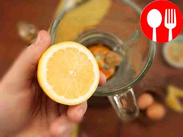 Влейте лимонный сок, добавьте соль и сахарную...